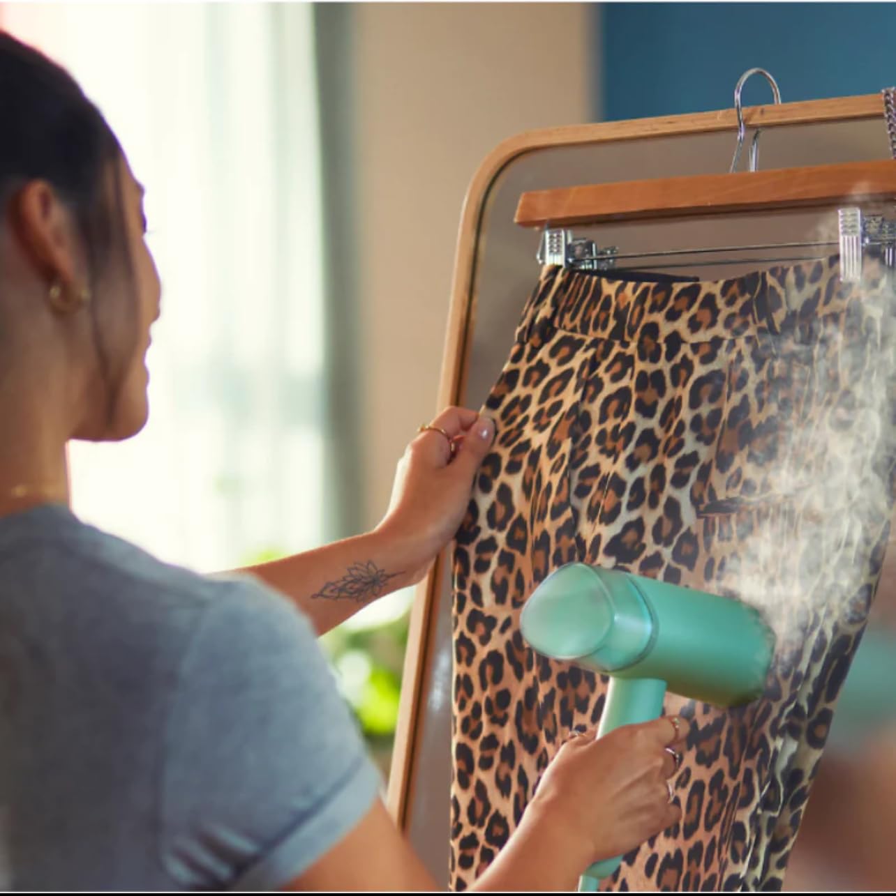 Philips-1090-W-Handheld-Garment-Steamer�(Green)-(STH3010)